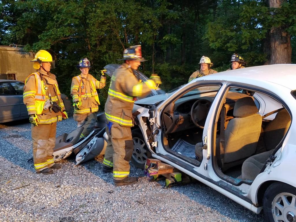 Vehicle rescue training - Photo by K. Eshleman